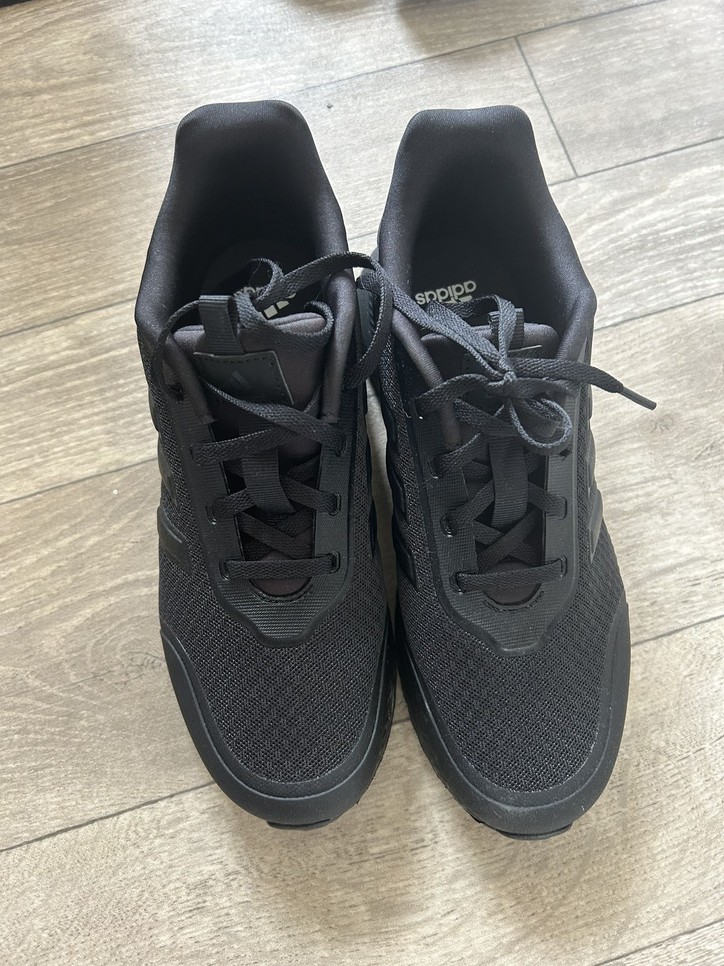 Adidas Sneakers