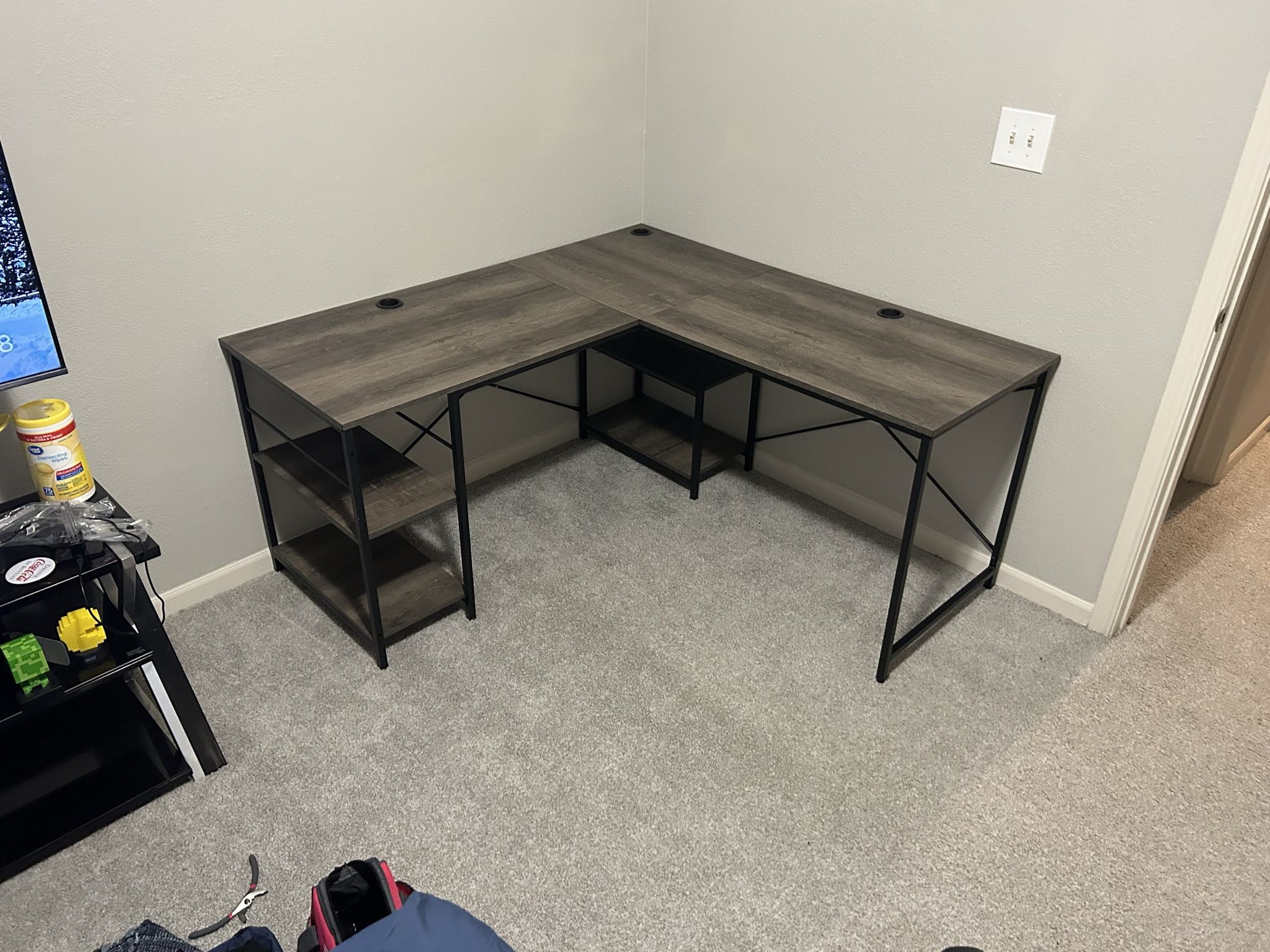 L-Shaped or Two-Person Interchangeable Desk