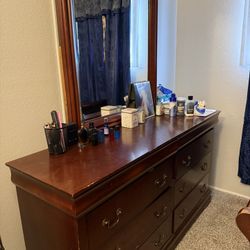 Cama Con Colchón Y Tocador  