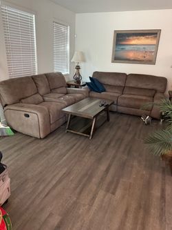 LIVINGROOM SET W/TABLES AND LAMPS