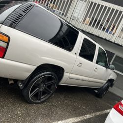 2004 Chevy Suburban 1500 