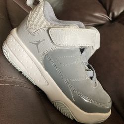 Kids Gray Air Jordan’s Size 11