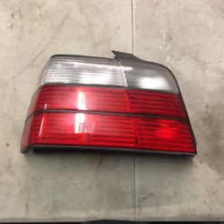 DEPO TAIL LAMP YLOW RH E36 91-97 (contact info removed)R-UE