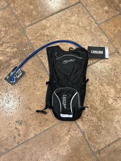 NWT~CamelBak Black Rogue 2.5 L Hydration Backpack with Blue Tube