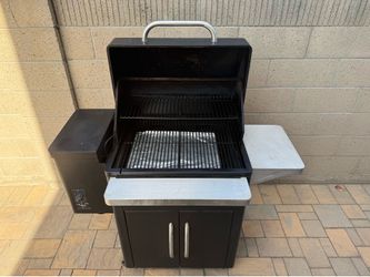 Traeger Smoker Grill (Like New!)