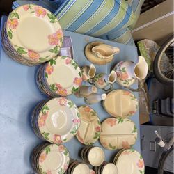 125 Piece China Set