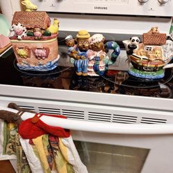 Ceramic 2 Tea Pots 1 Cookie Jar 