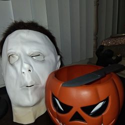Halloween Movie Mask & Candy Bowl 