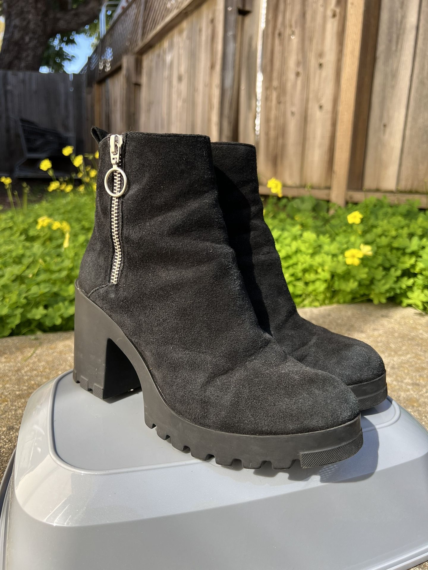 Black Matte Chunky Boot Heel