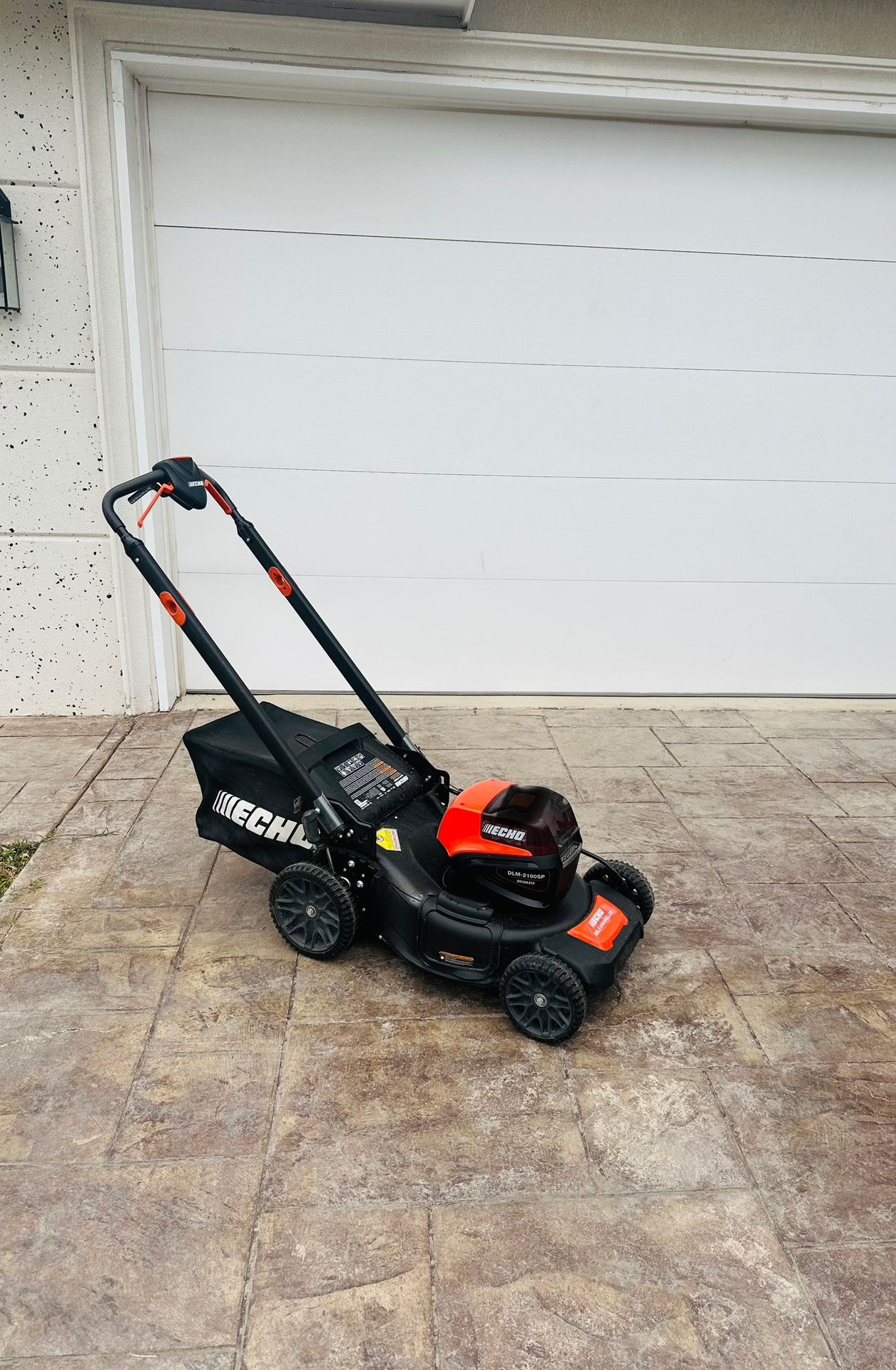 Lawnmower Maquina 21” Self Propelled 56v