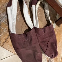 Tom’s Maroon & White