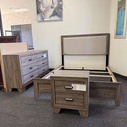 Queen Size 4pc Bedroom Set