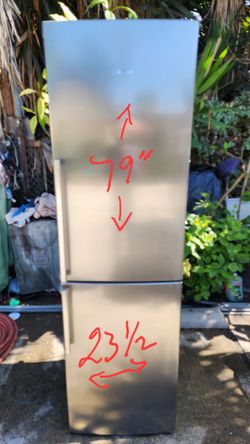 Precioso Refrigerador Bosch nuevo alto listo para usar super limpio lo tengo conectado para que lo mires que trabaja bien si gustas venir $350 nuevo