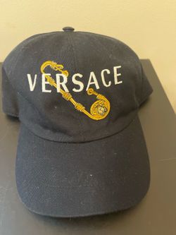 Versaces Black Cap