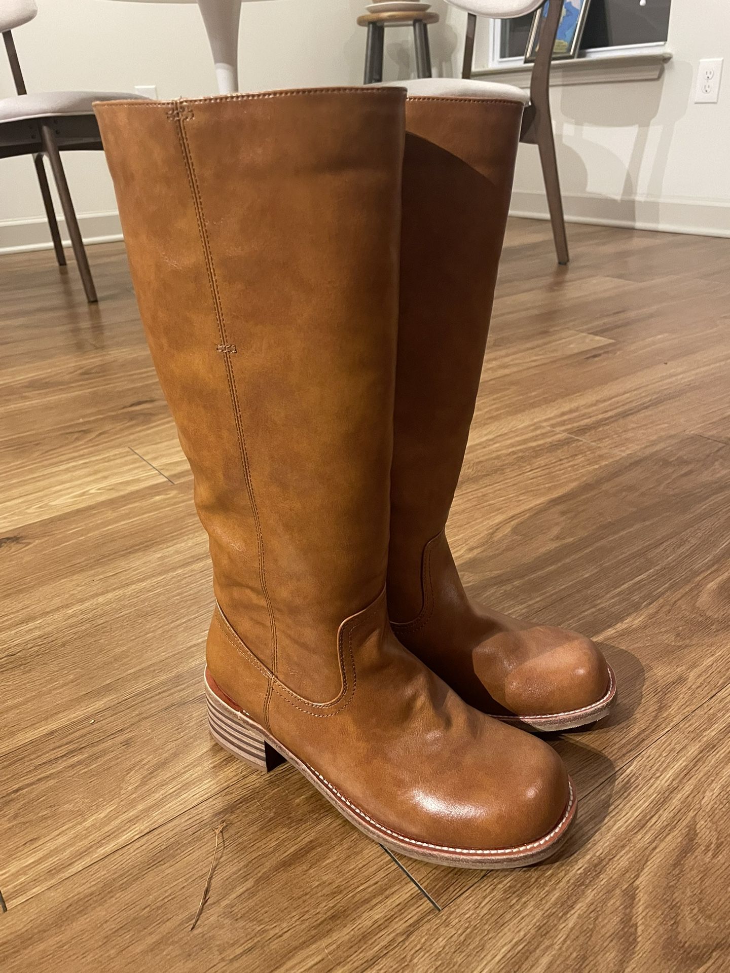 Women’s VBDB Boots, Never Worn