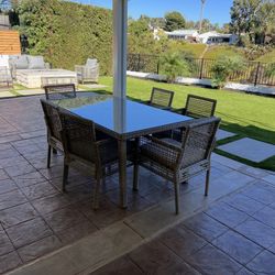 Outdoor Table And Chairs Must Pick Up.  Retails $1500