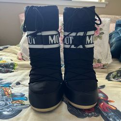 Size 11-13 Moon Boots