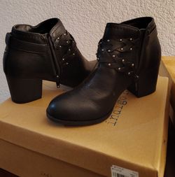 Clothing shoes leather boots women's girls mens childrens kids furniture