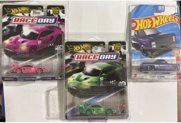 Roxy and Rexy Porsche + Dollar General Exclusive Purple Silverado