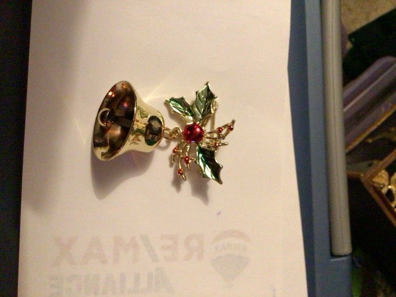 1960s Gold Tone Christmas Jingle Bell Brooch Pin