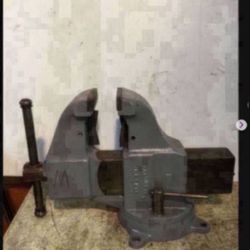 Colombian 205 Vise / 5 Inch Jaws - Pipe Jaws / Open 6 Inches / 95 Pounds / Made In USA Vice / Cost Over $1300 New With Tax 