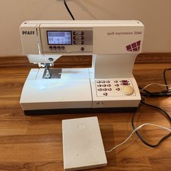 Pfaff Quilt Expression 2044 Sewing Machine 