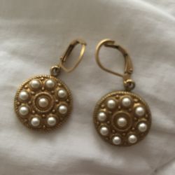 Gold Pearl-Style Dangle Earrings – Vintage Look
