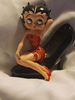 Betty boop figurine  " stepping out"