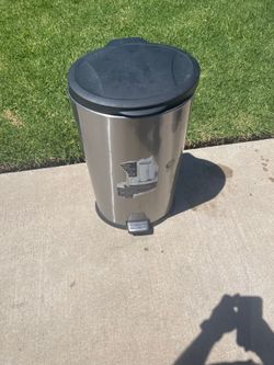 Stainless steel trashcan Stainless steel trashcan