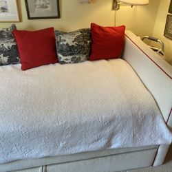 Trendle bed  Custom Made 