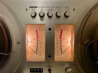 Pioneer RT-707 is a vintage 4-track, 2-channel stereo reel-to-reel tape recorder
