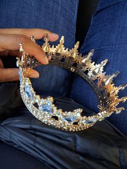 Cake crown
