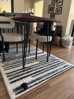 Area Rug 5x8 Black/White