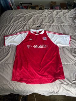 CLASSIC BAYERN MUNICH 2003-2004 GERMANY HOME FOOTBALL SHIRT ADIDAS MENS XL. With tags never worn but white on T is damaged see pics