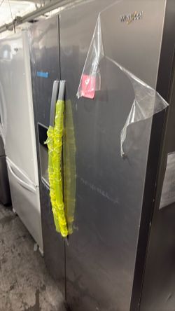 Whirlpool side-by-side refrigerator with water and ice￼