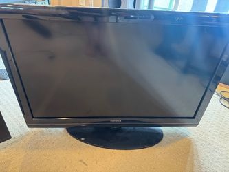 3 tvs 1 computer monitor.