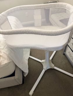 HALO Bassinest Swivel Sleeper (Honeycomb) – Excellent Deal!