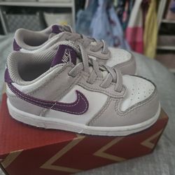 Toddler Nike white gray plum 9c