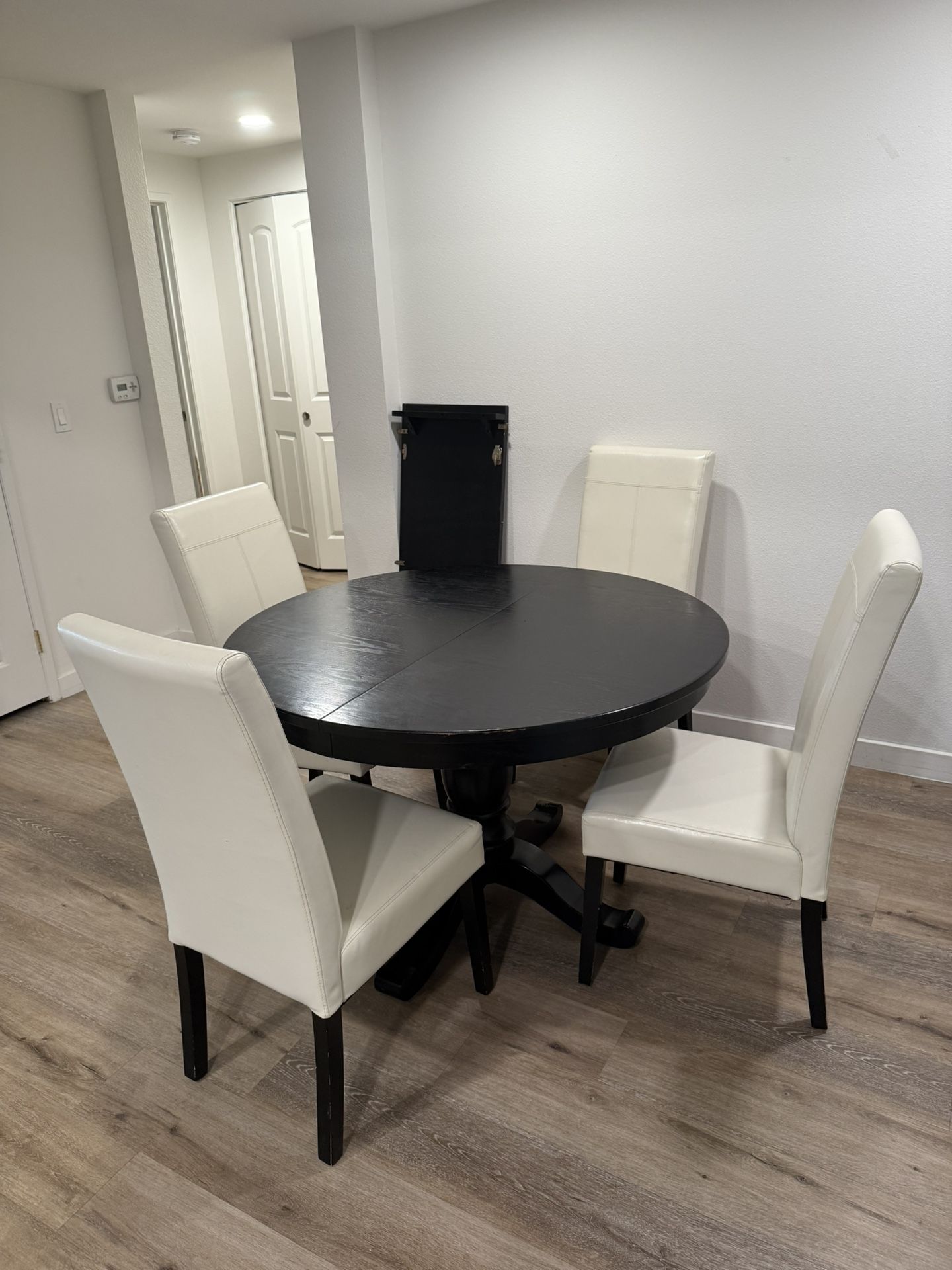 Crate & Barrel Extendable Dining Table With Chairs 