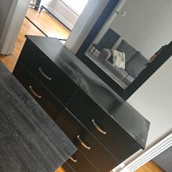 Dresser With Mirror