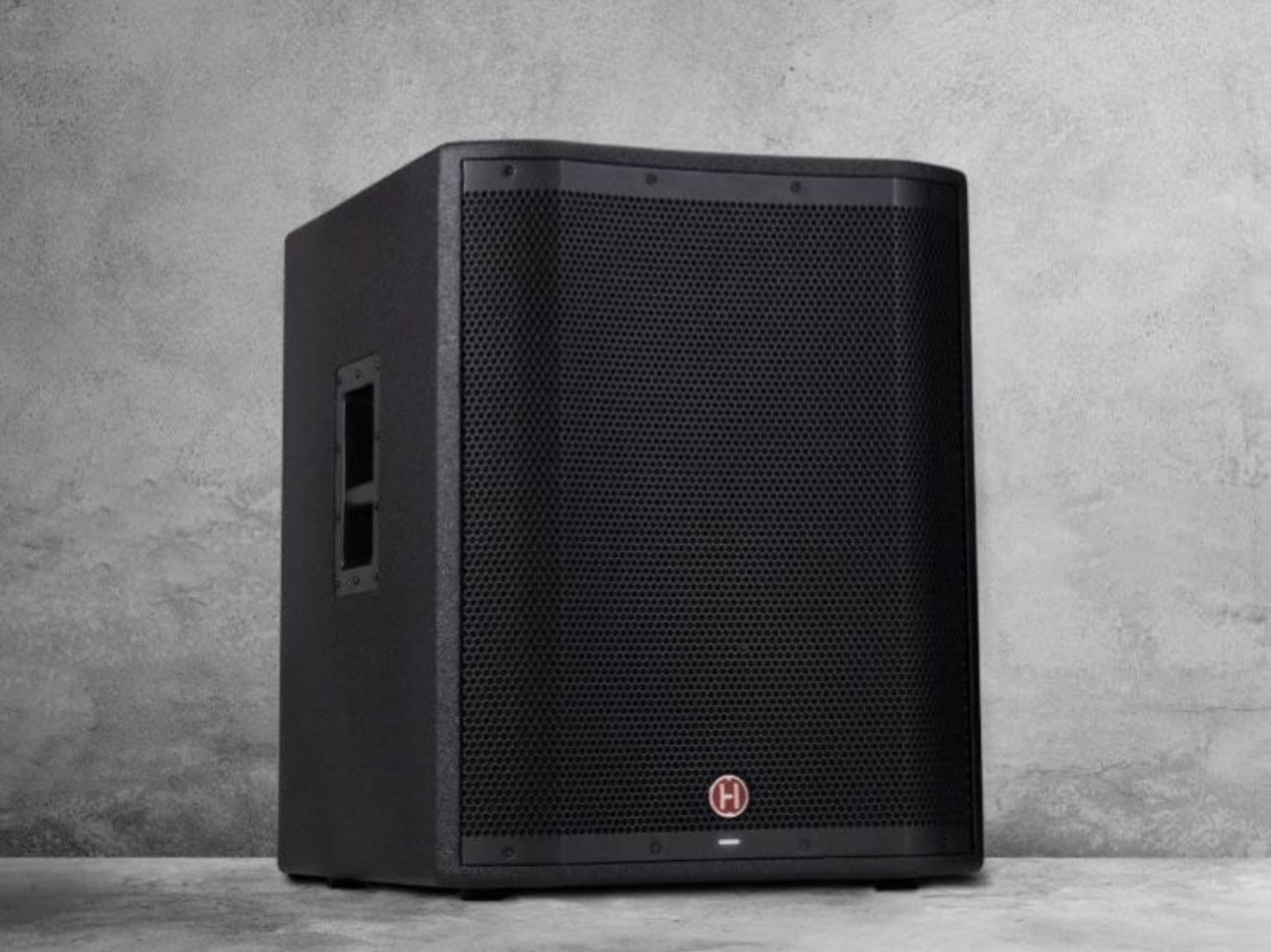 Harbinger VARI V23185 18". 2,400W Powered Subwoofer