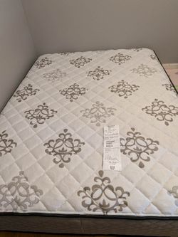 Premium Firm Queen Mattress – Excellent Condition