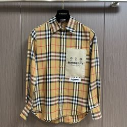 Burberry label patch long sleeve shirt L