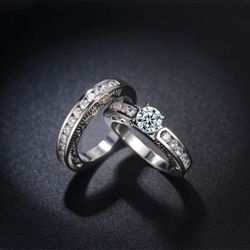 Two pieces engagement/wedding band