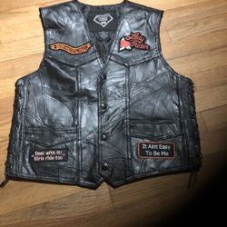 DIAMOND & PLATE GENUINE LEATHER  MOTORCYCLE VEST WOMAN SIZE SMALL 