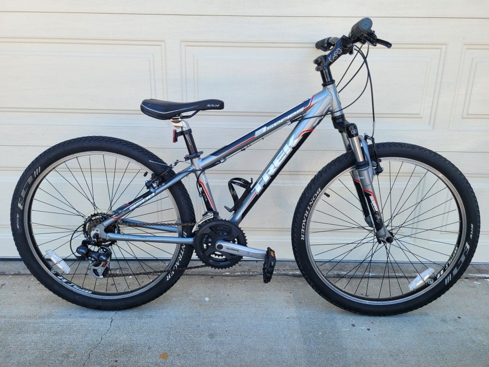 TREK 3500 mountain bike. 13" ALUMINUM frame. 21 speed. 26 tires. Everything works. Bike good for short people.