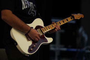 Squier Classic Vibe ‘70s Telecaster Thinline in Olympic White. (CASH ONLY‼️)
