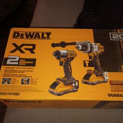 DeWalt Hammer Drill/ Impact Driver Combo Kit