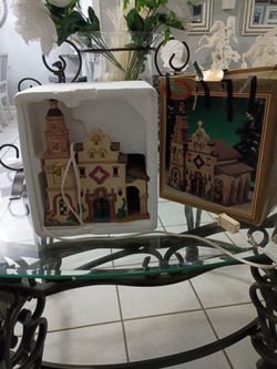 Casa de porcelana con luces