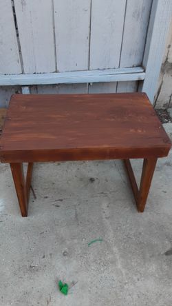 Mesita de madera